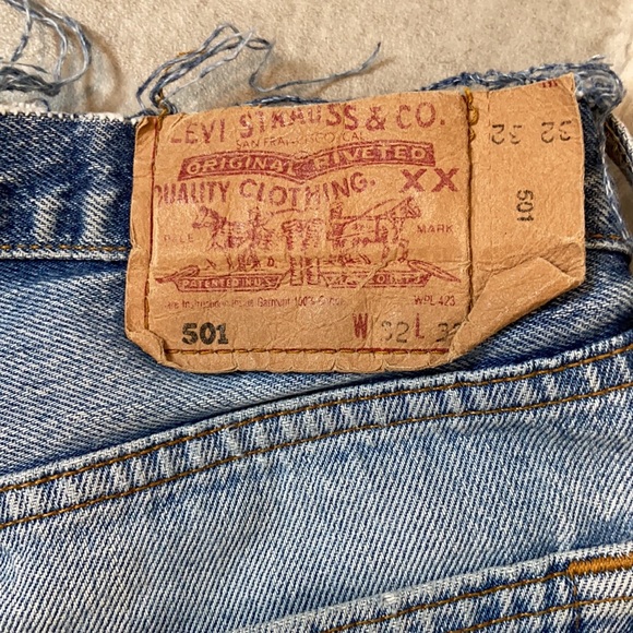 Levi’s Denim Shorts - Picture 3 of 4